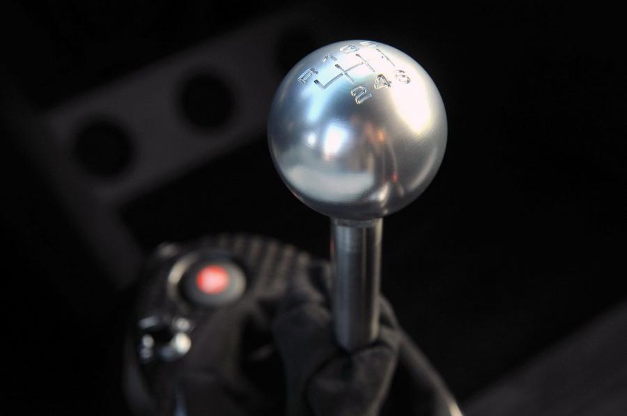 Детали интерьера Hennessey Venom GT 2013 года  (фото 20 из 55)